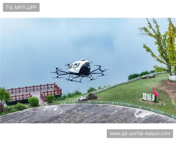 梁平主场无人机悬挂足球开球 创新科技与浪漫完美融合